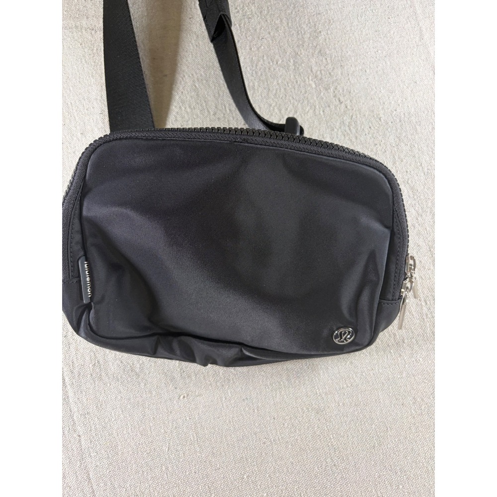 Lululemon Everywhere Belt Bag Unisex OS Black Nylon Adjustable Crossbody Fanny